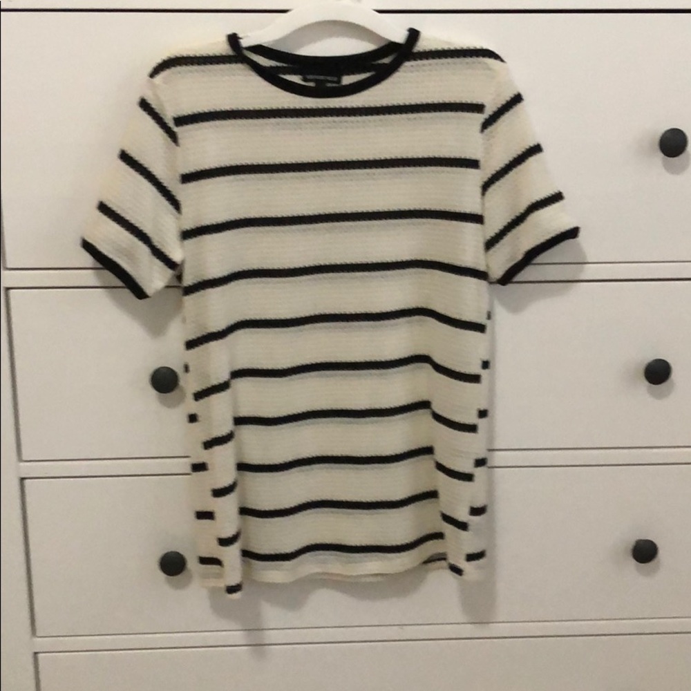 Short sleeved top